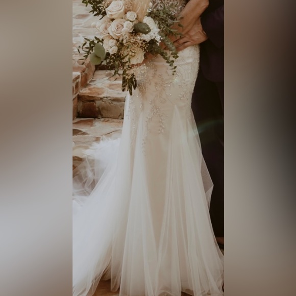 Beloved unconditionally yours Bridal by CASABLANCA - Picture 6 of 11